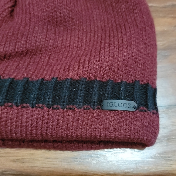 IGLOOS hat - Picture 2 of 5